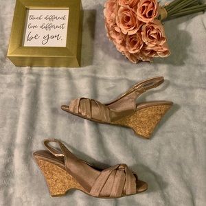 CL by Chinese Laundry Wedge/Espadrille